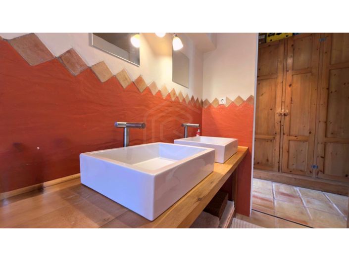 Image No.24-3 Bed House for sale