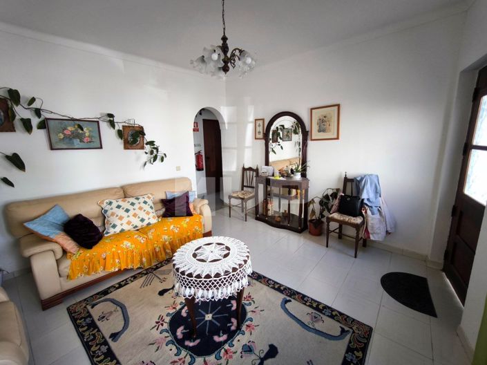 Image No.2-6 Bed House for sale