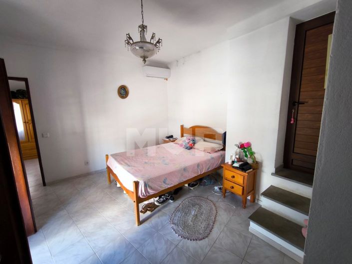 Image No.25-6 Bed House for sale