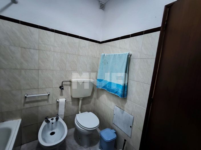 Image No.4-6 Bed House for sale