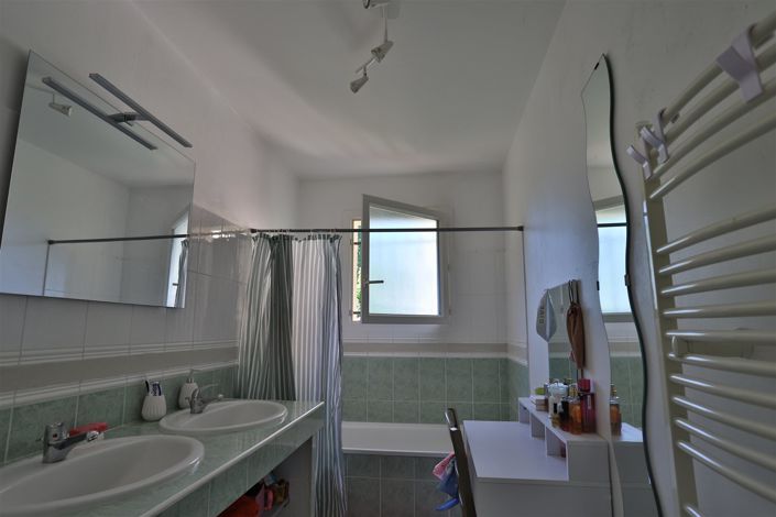 Image No.15-5 Bed House for sale