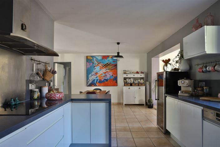 Image No.8-5 Bed House for sale