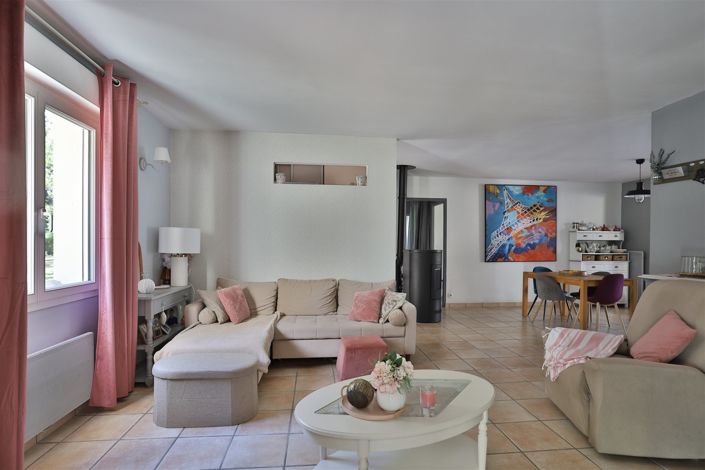 Image No.9-5 Bed House for sale