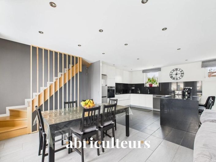 Image No.2-4 Bed House for sale