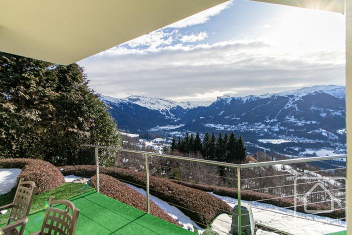 Image No.18-7 Bed Property for sale