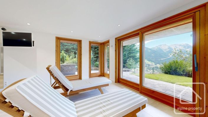 Image No.44-5 Bed Property for sale