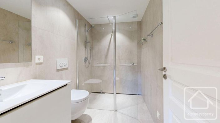 Image No.49-5 Bed Property for sale