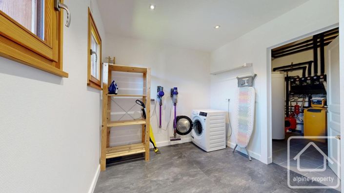 Image No.54-5 Bed Property for sale