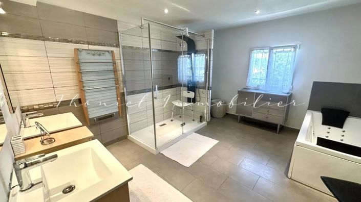 Image No.7-5 Bed House for sale