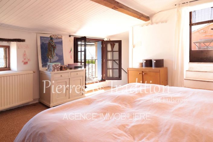 Image No.10-3 Bed House for sale