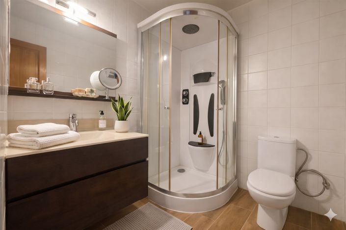 Image No.6-4 Bed House for sale