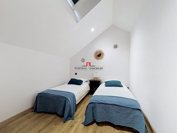 Image No.10-8 Bed Property for sale