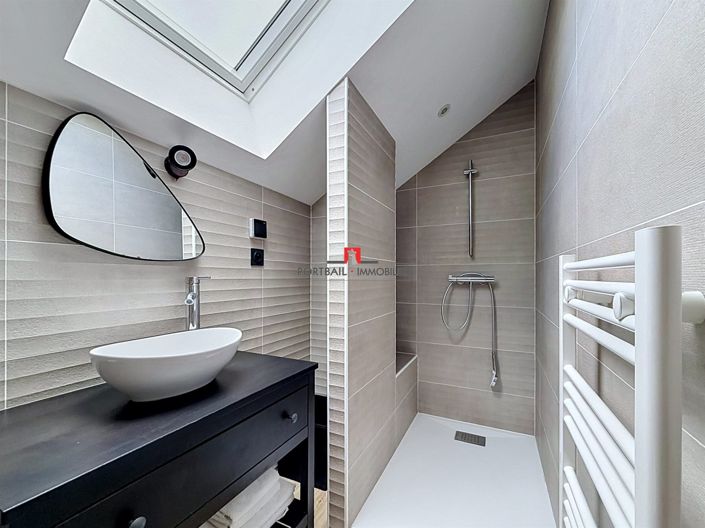 Image No.7-8 Bed Property for sale