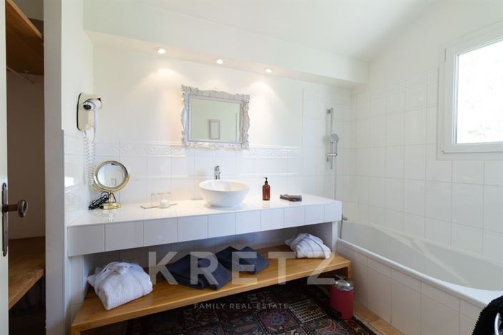 Image No.24-8 Bed House for sale