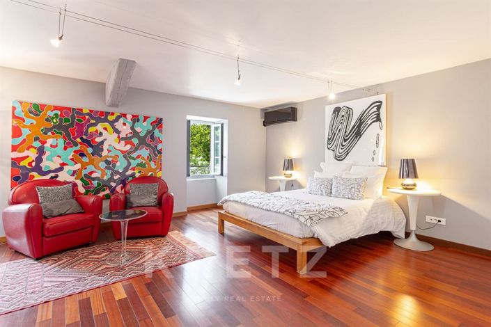Image No.25-8 Bed House for sale