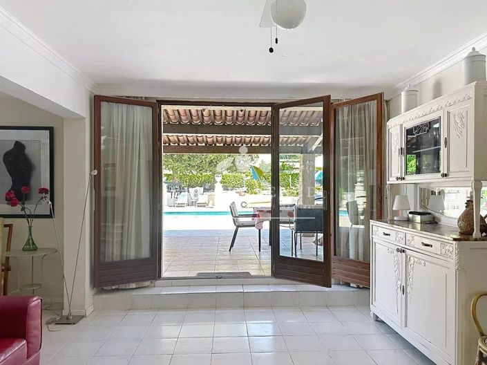 Image No.17-4 Bed House for sale