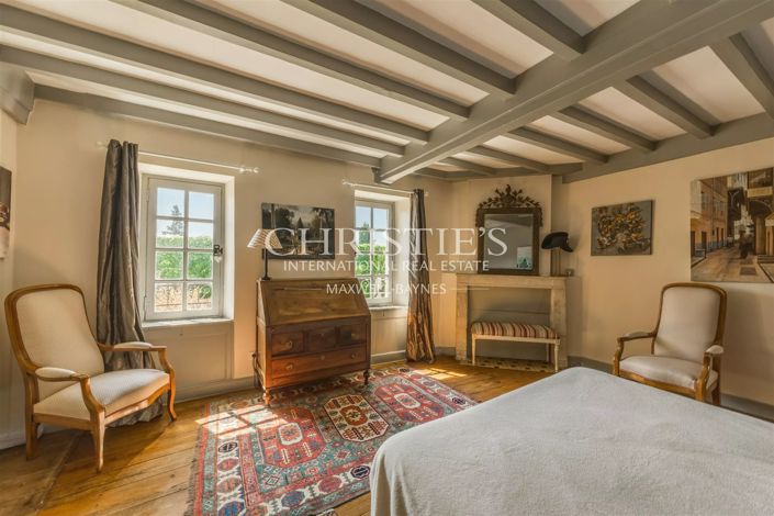 Image No.8-5 Bed House for sale