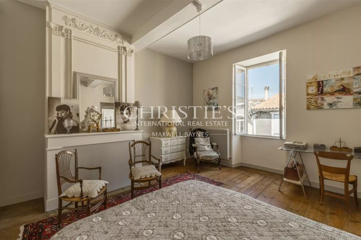 Image No.9-5 Bed House for sale