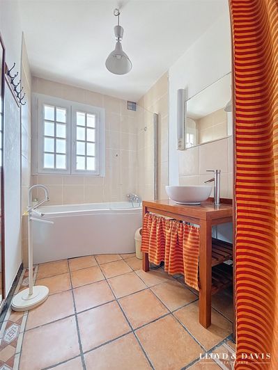 Image No.10-4 Bed House for sale