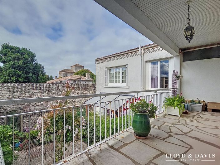 Image No.19-4 Bed House for sale