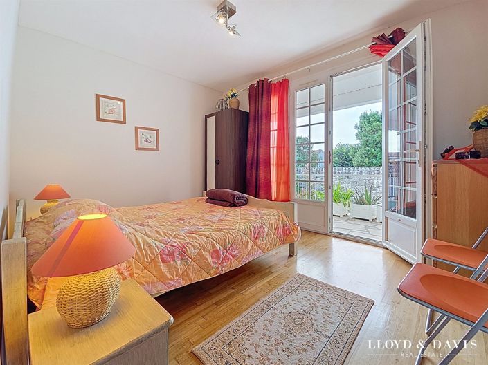 Image No.8-4 Bed House for sale