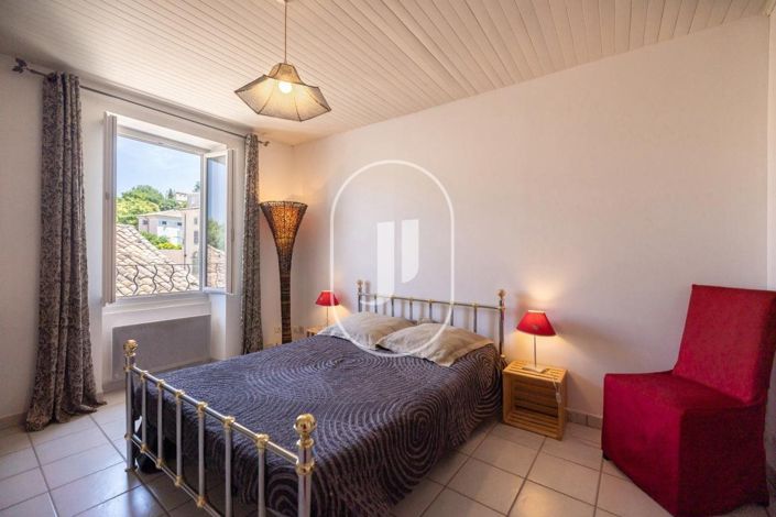 Image No.17-10 Bed House for sale