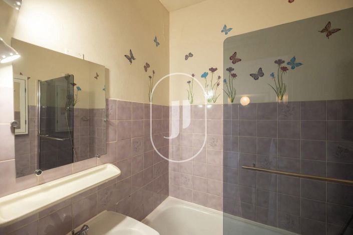 Image No.27-10 Bed House for sale