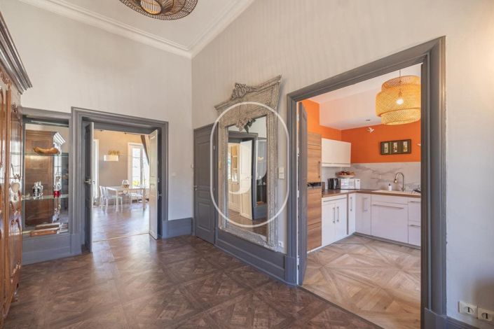 Image No.6-10 Bed House for sale
