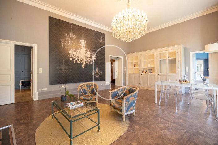 Image No.7-10 Bed House for sale