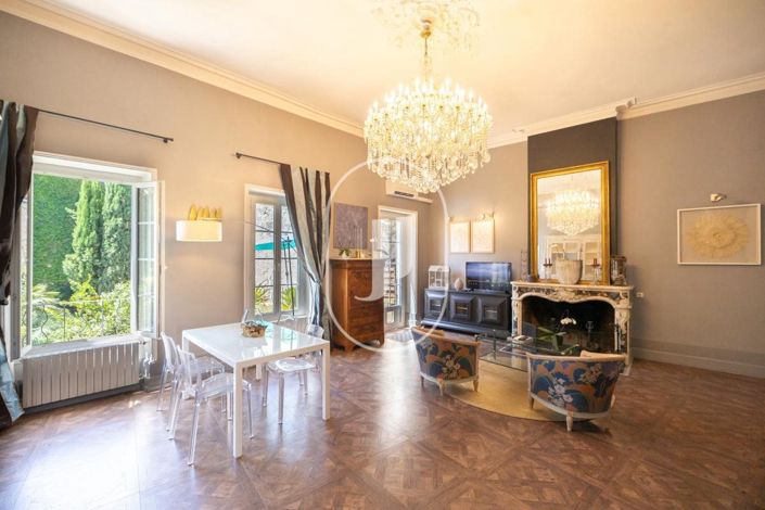 Image No.8-10 Bed House for sale