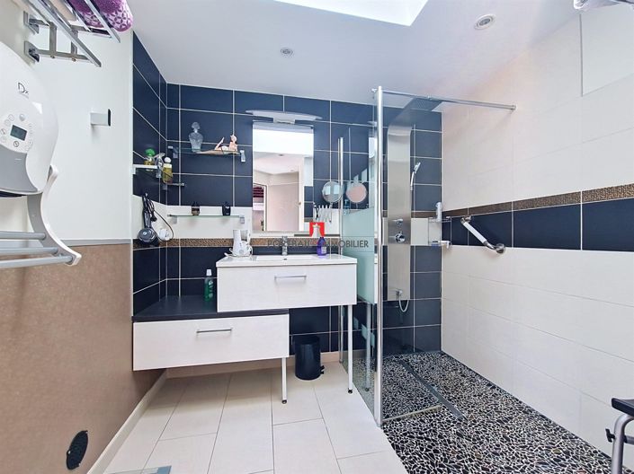 Image No.9-2 Bed House for sale