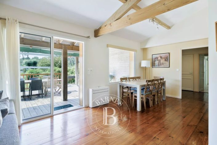 Image No.18-5 Bed House for sale