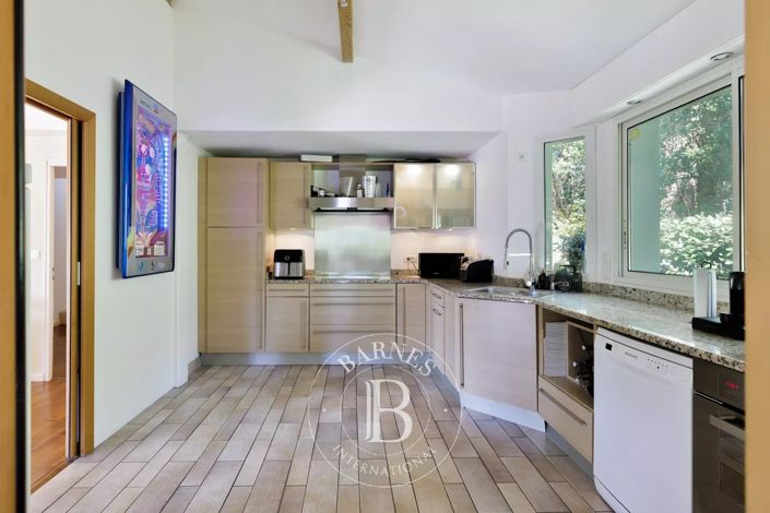 Image No.19-5 Bed House for sale