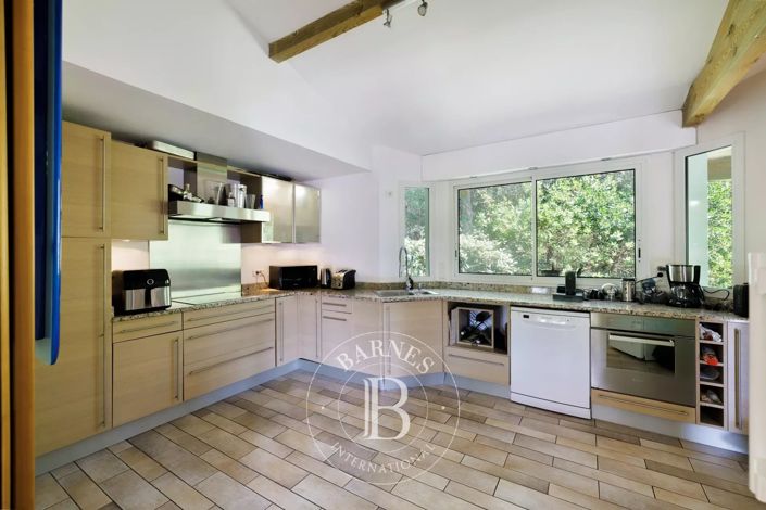 Image No.20-5 Bed House for sale