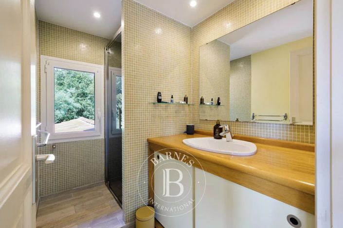 Image No.24-5 Bed House for sale