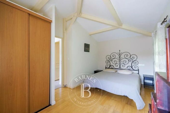 Image No.25-5 Bed House for sale