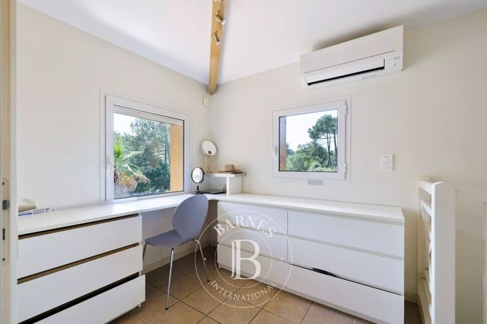 Image No.27-5 Bed House for sale