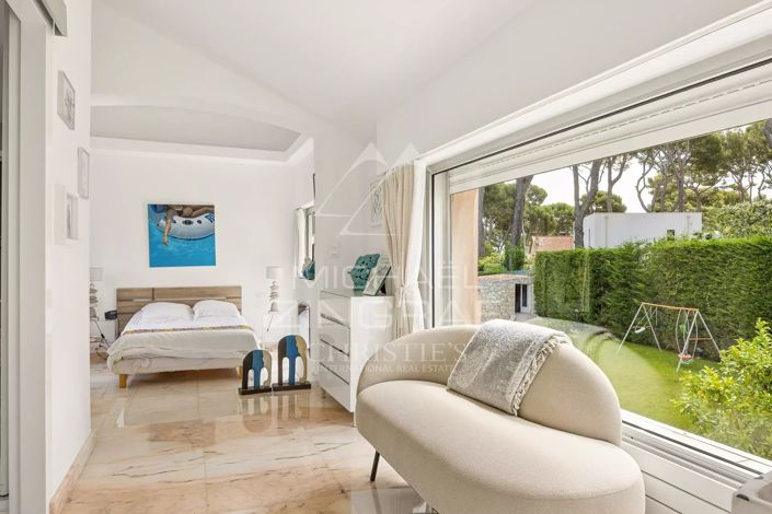 Image No.14-4 Bed House for sale