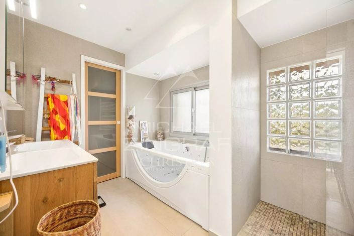 Image No.15-4 Bed House for sale