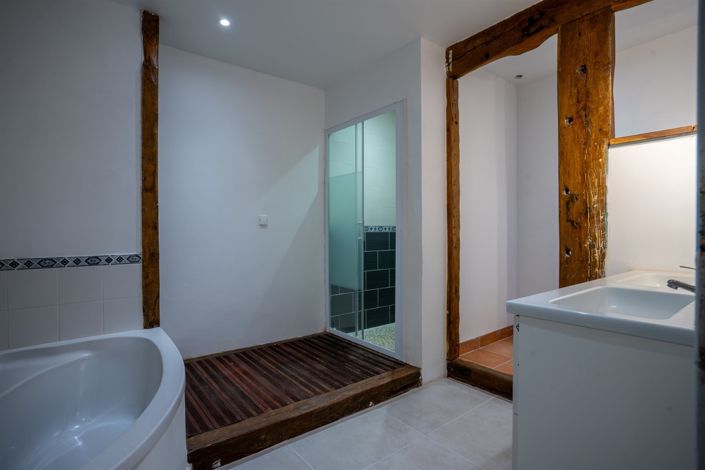 Image No.10-3 Bed House for sale