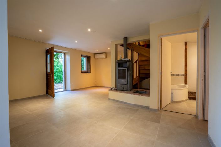 Image No.11-3 Bed House for sale