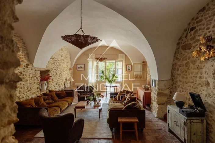 Image No.5-9 Bed House for sale