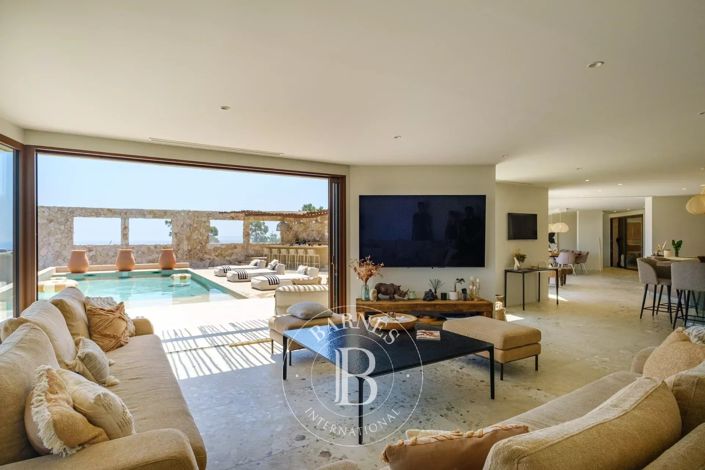 Image No.6-5 Bed House for sale