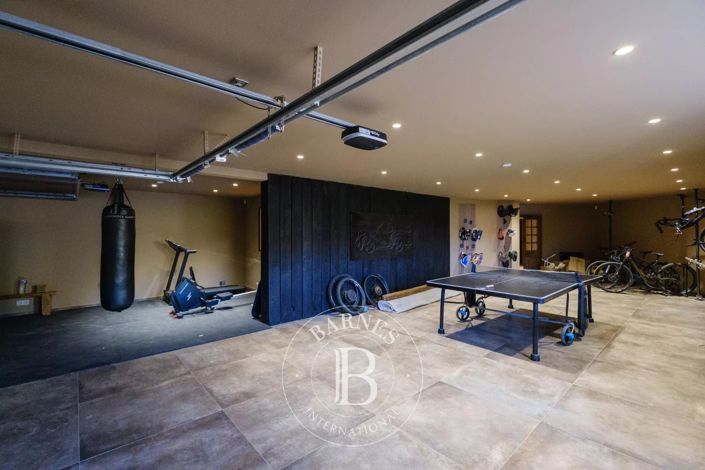 Image No.9-5 Bed House for sale
