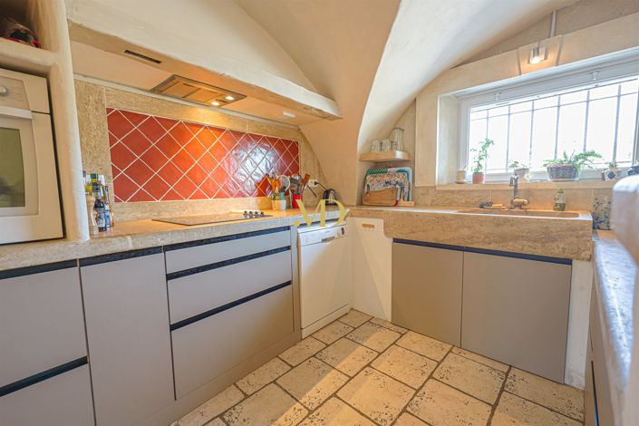 Image No.18-4 Bed House for sale