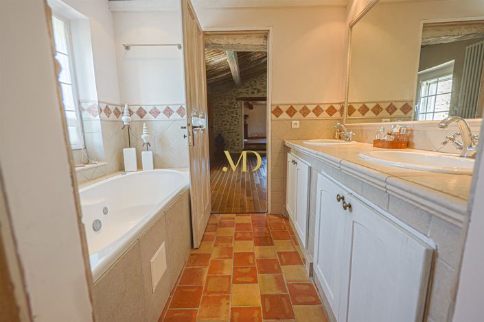 Image No.45-4 Bed House for sale