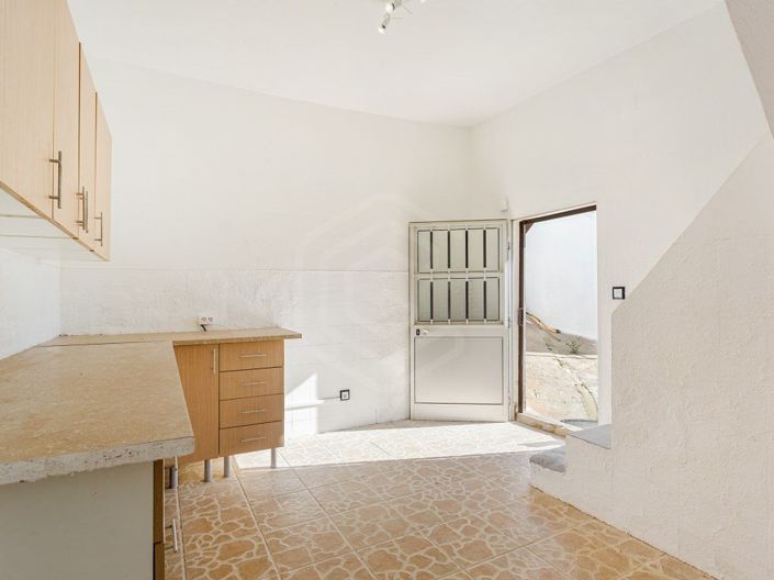 Image No.12-4 Bed House for sale