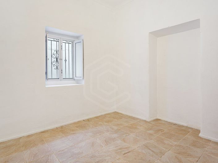 Image No.16-4 Bed House for sale