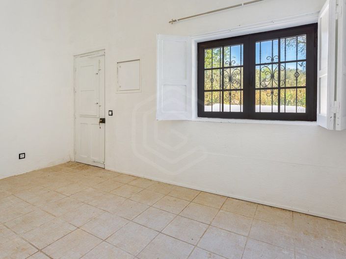 Image No.18-4 Bed House for sale