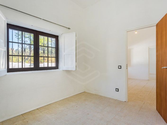 Image No.20-4 Bed House for sale